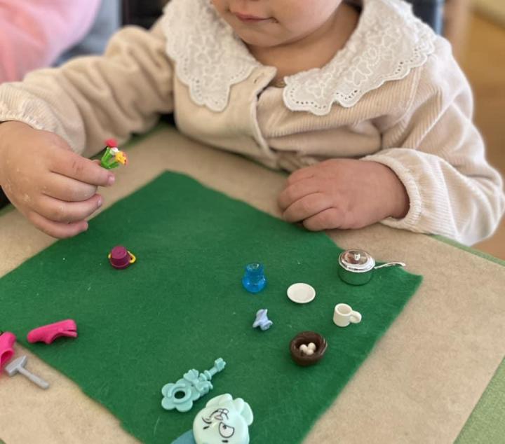 Une classe de maternelle montesori à Gauriaguet