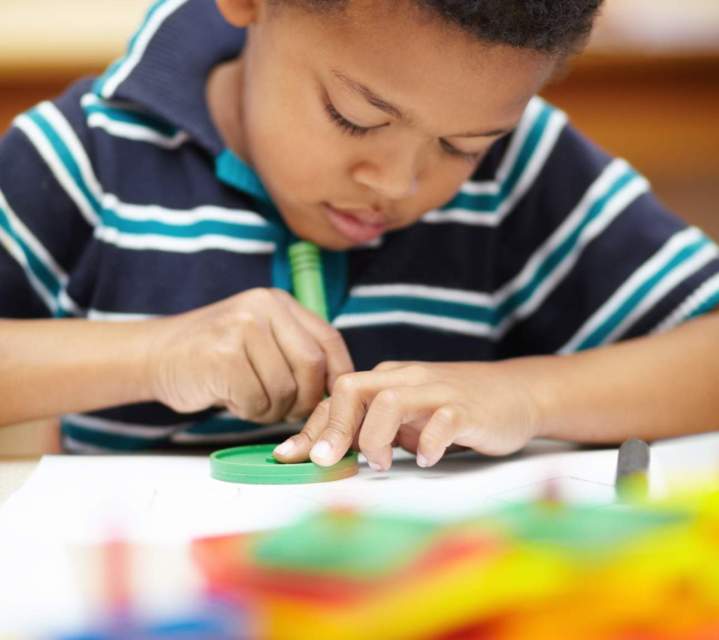 Équipe formée à la pédagogie Montessori présente à Gauriaguet